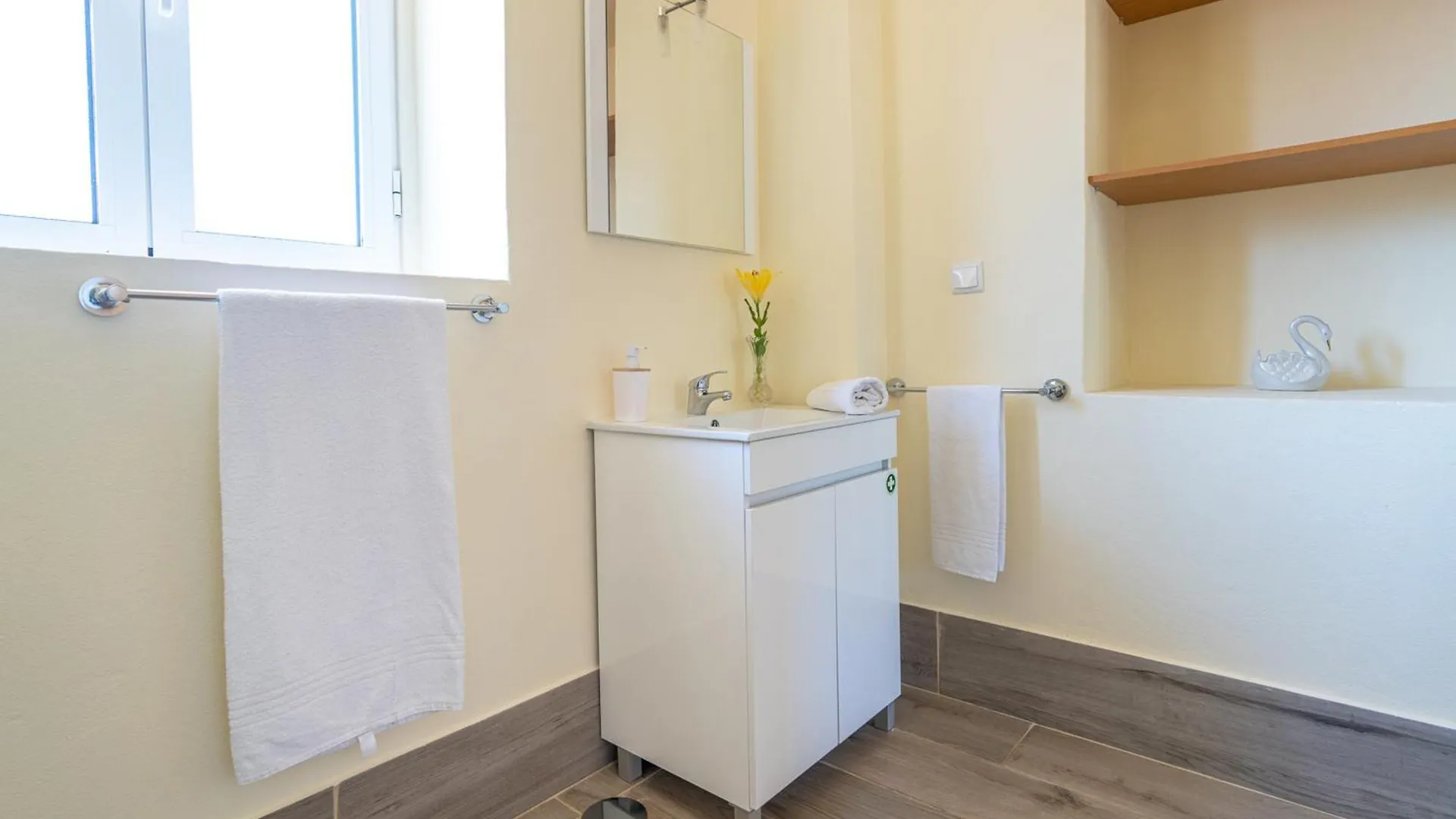 Spacious Apartment With Pool In Prazeres 150M² Campanário