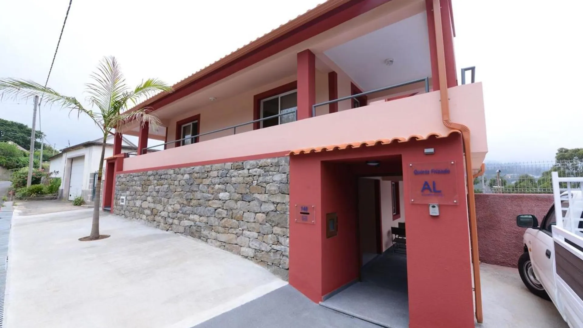 Spacious Apartment With Pool In Prazeres 150M² Campanário
