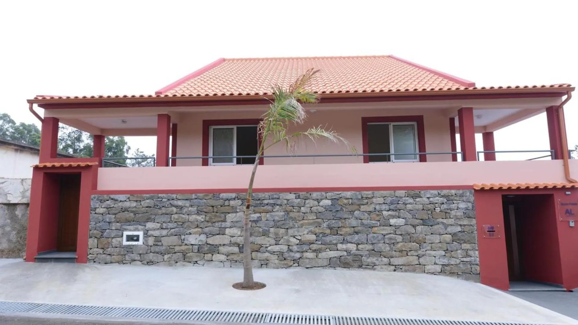 Spacious Apartment With Pool In Prazeres 150M² Campanário 0*,